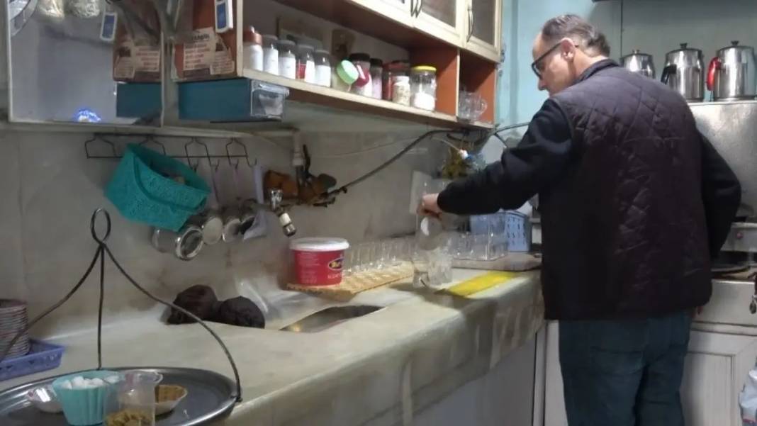 Burdur’da Açık Hava Müzesine Dönüşen Çay Ocağı Görenleri Şaşırtıyor! 8